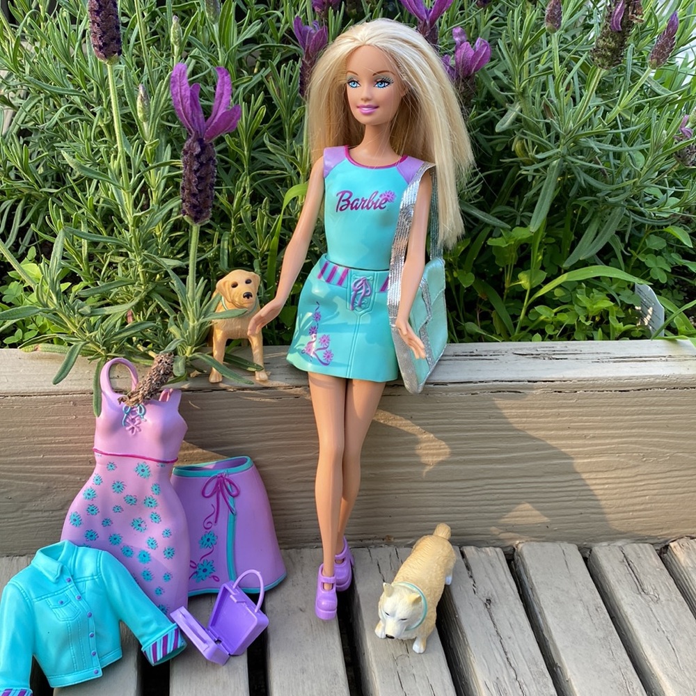 Mattel Barbie Stretch Sensation Rubber Clothes &  2 Pet Bobbin Head Bow-Wow Dogs